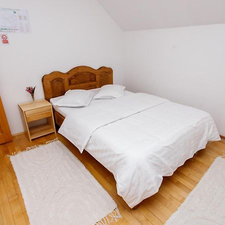 Casa Rumelia Paltineni ภายนอก รูปภาพ