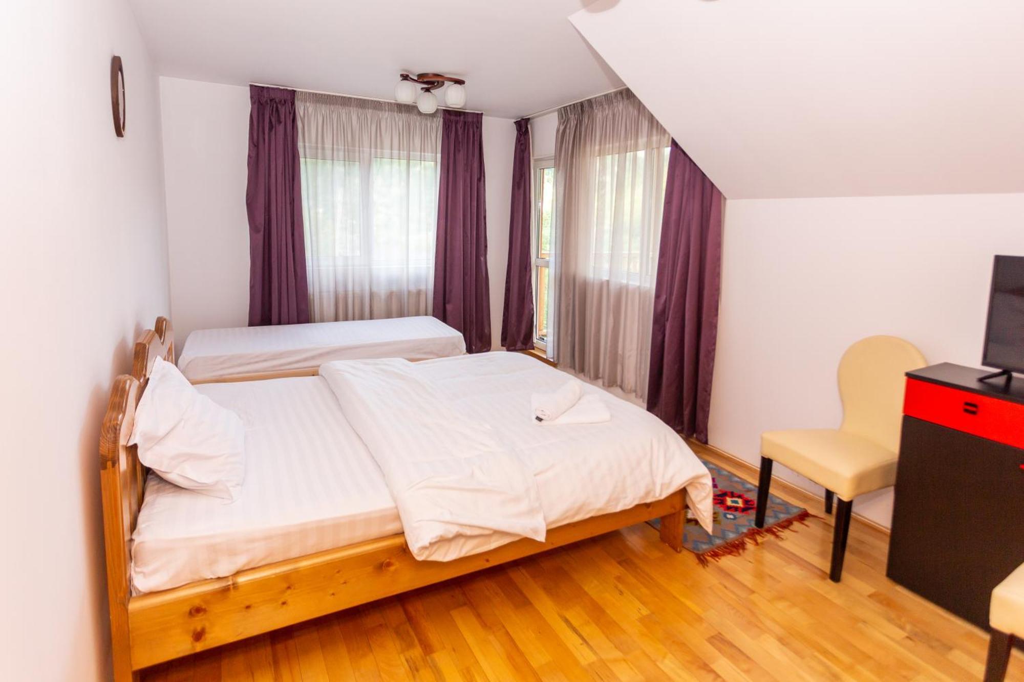 Casa Rumelia Paltineni ภายนอก รูปภาพ