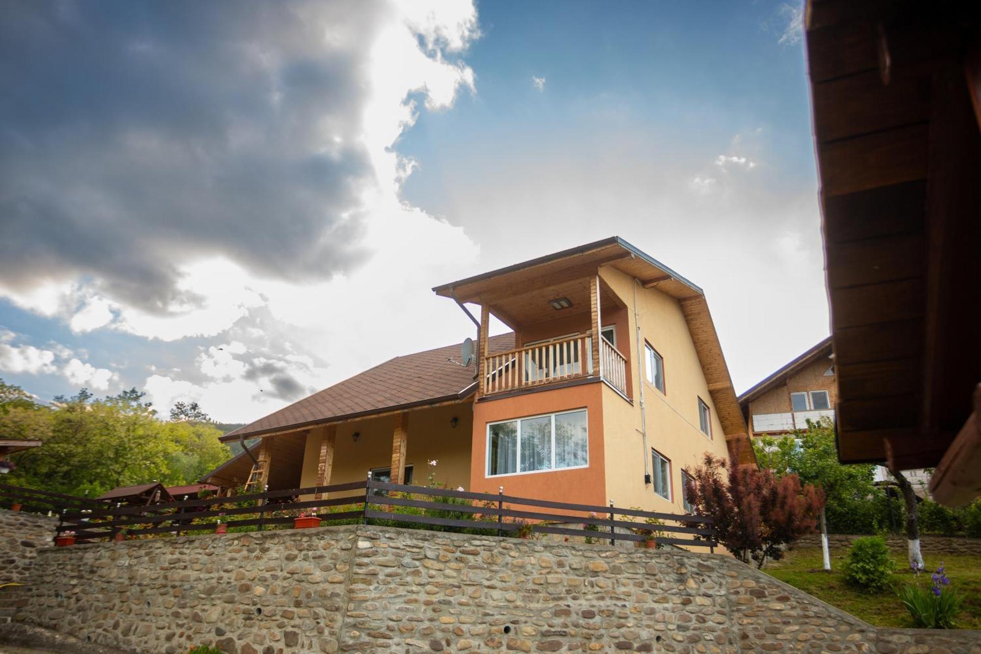 Casa Rumelia Paltineni ภายนอก รูปภาพ