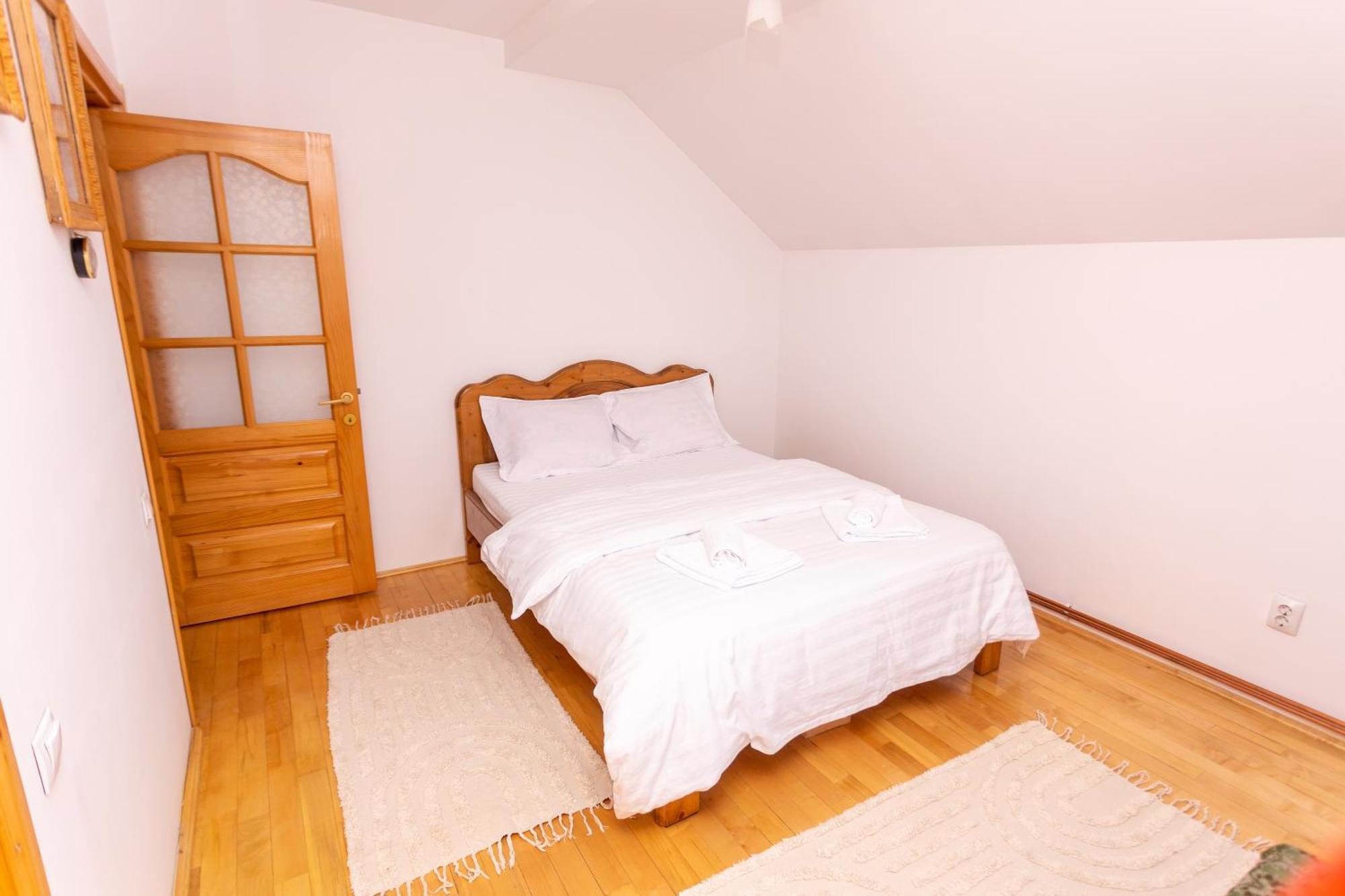 Casa Rumelia Paltineni ภายนอก รูปภาพ