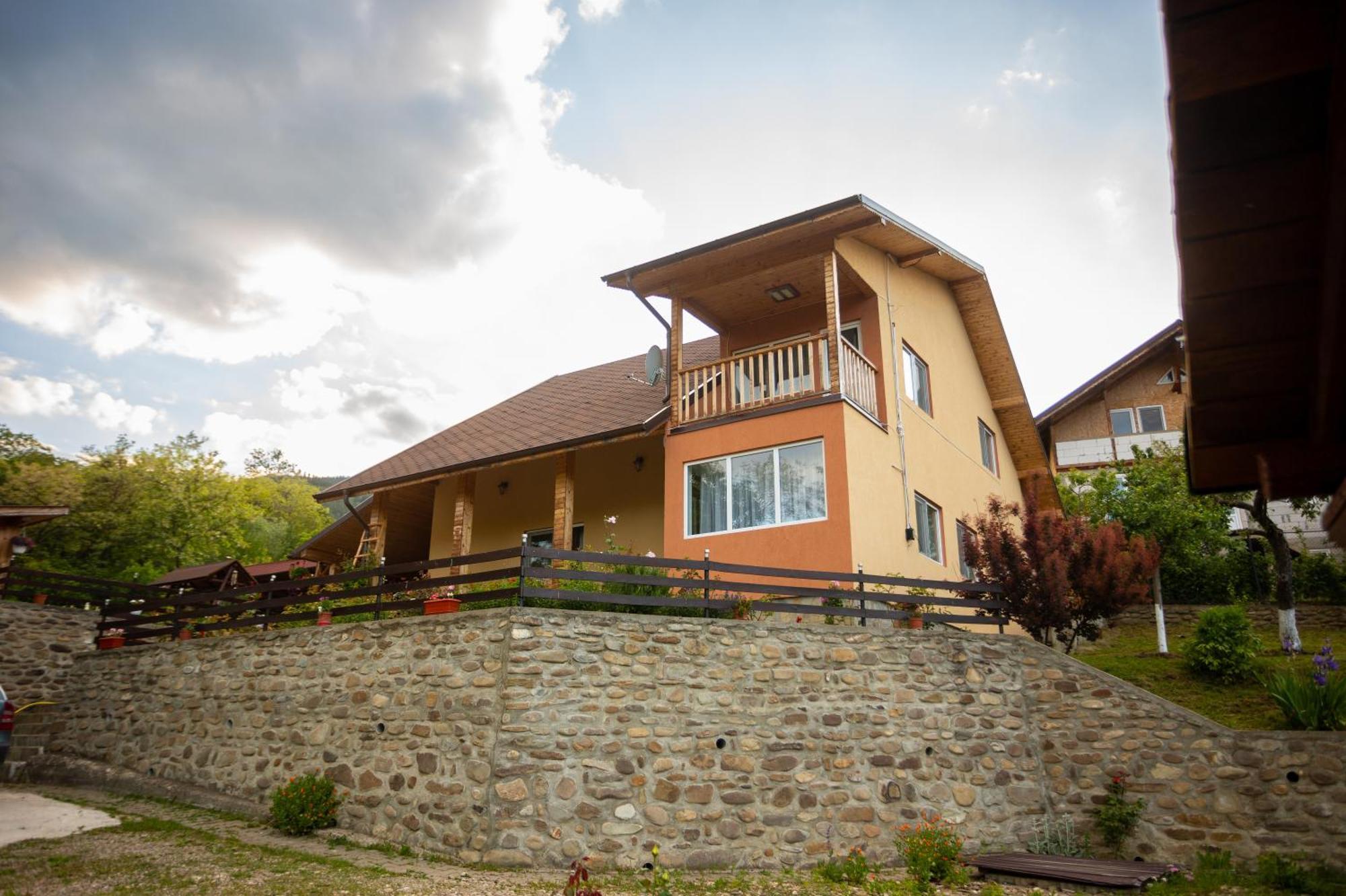 Casa Rumelia Paltineni ภายนอก รูปภาพ