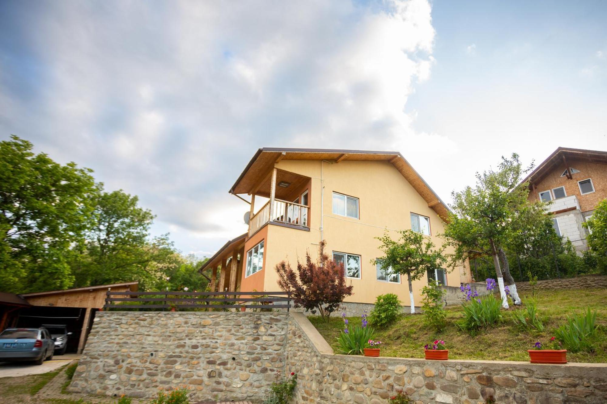 Casa Rumelia Paltineni ภายนอก รูปภาพ