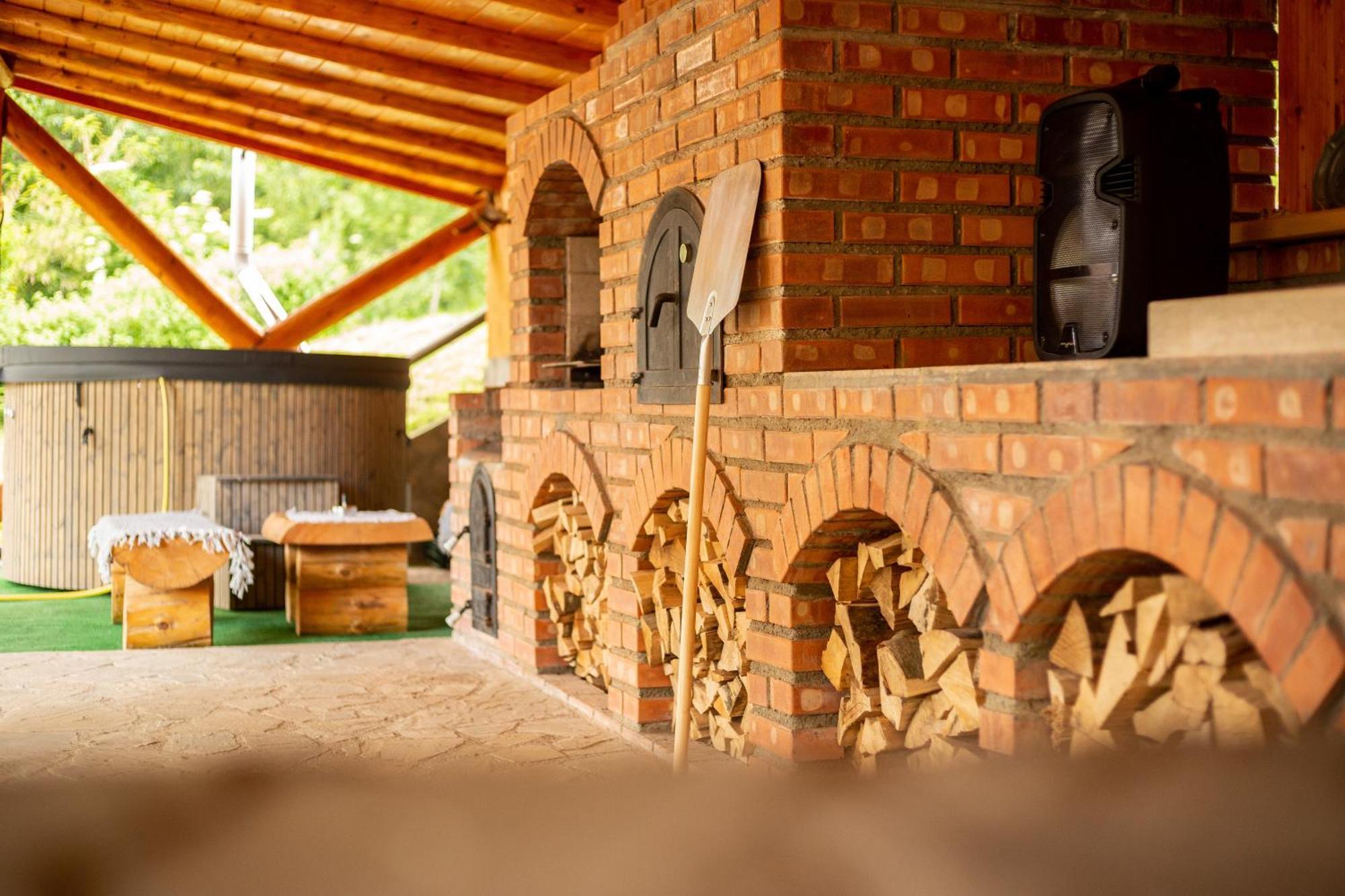 Casa Rumelia Paltineni ภายนอก รูปภาพ
