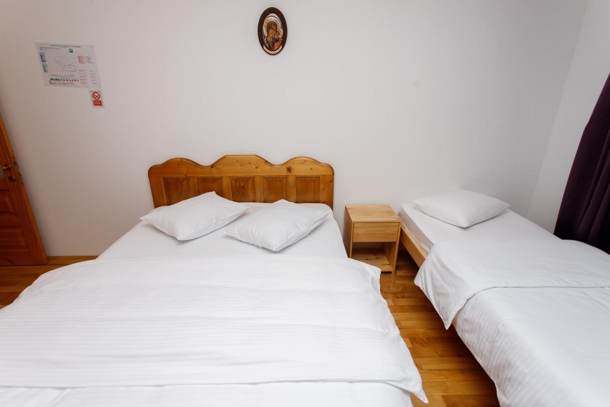 Casa Rumelia Paltineni ภายนอก รูปภาพ