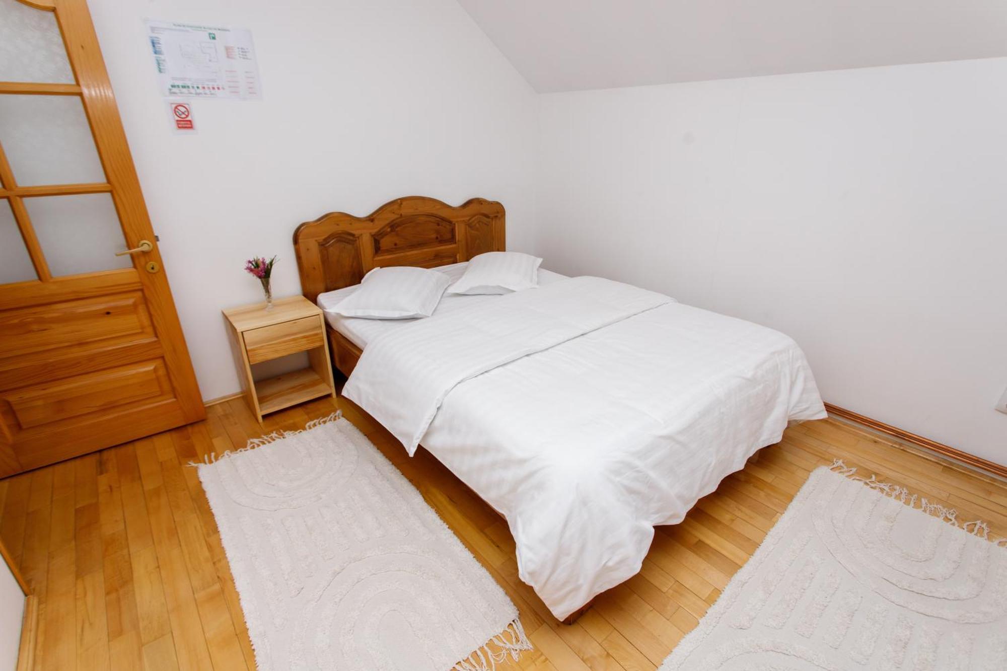 Casa Rumelia Paltineni ภายนอก รูปภาพ
