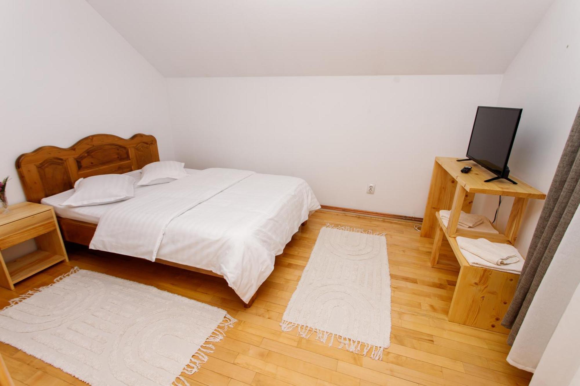 Casa Rumelia Paltineni ภายนอก รูปภาพ