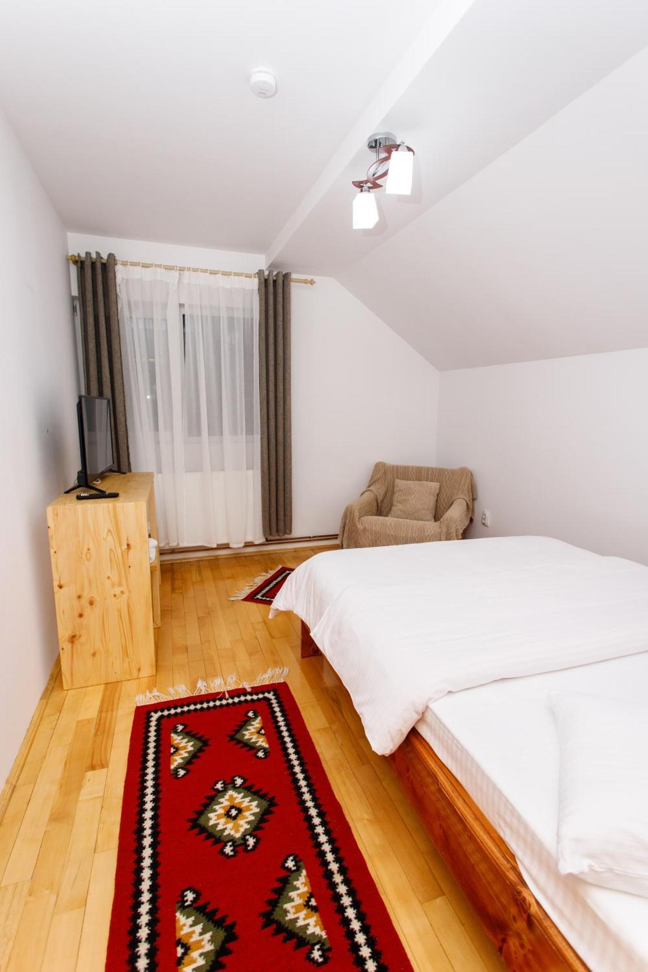 Casa Rumelia Paltineni ภายนอก รูปภาพ