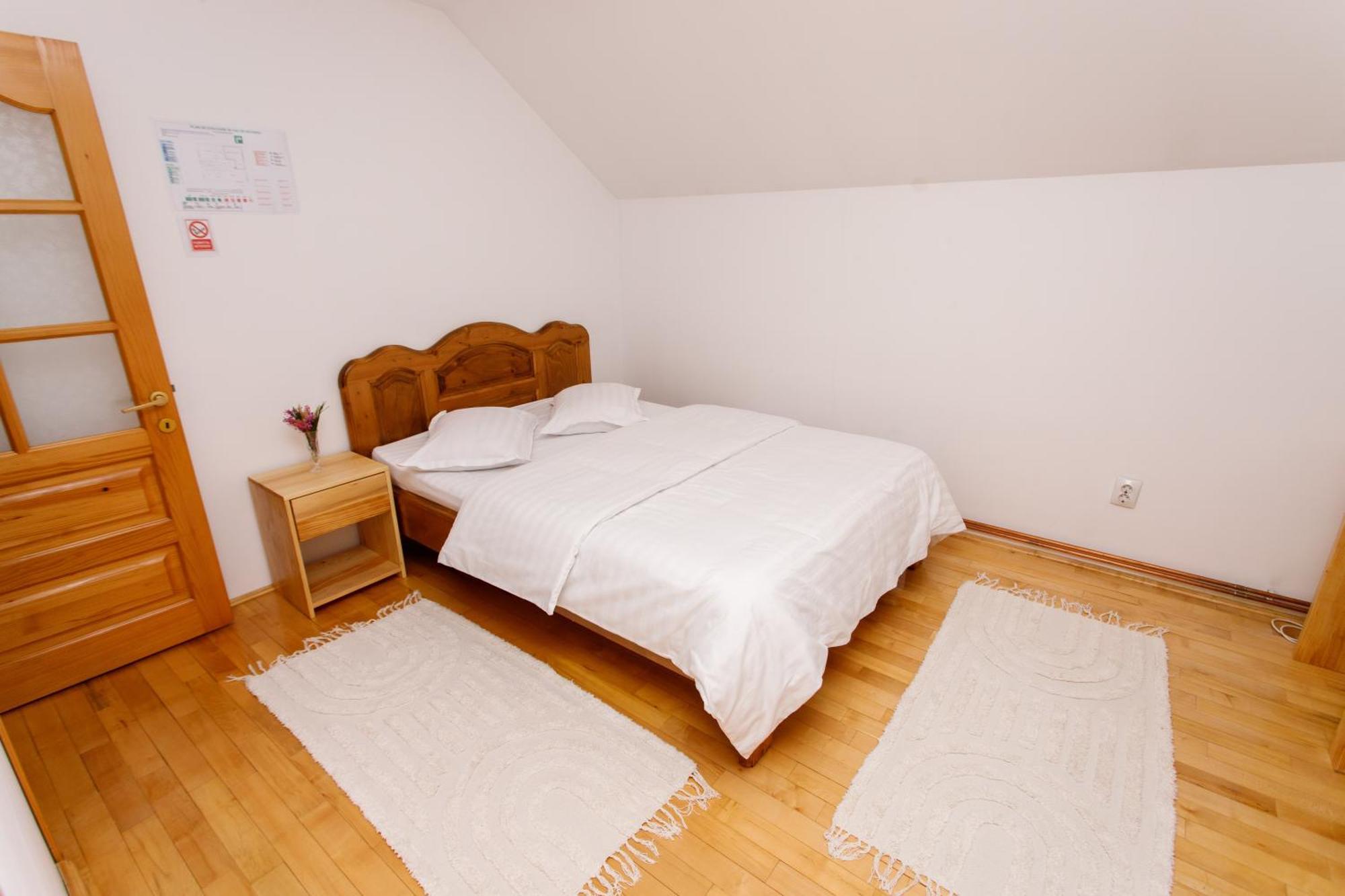 Casa Rumelia Paltineni ภายนอก รูปภาพ
