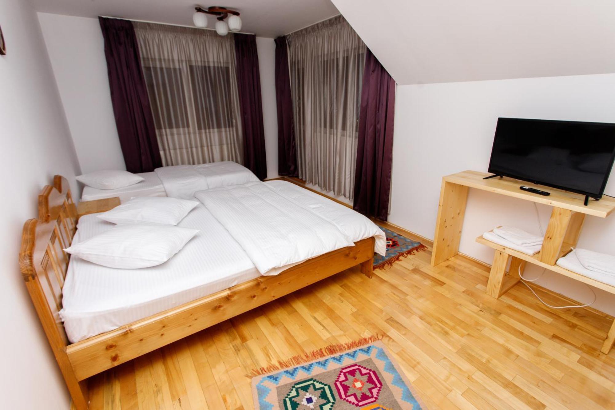 Casa Rumelia Paltineni ภายนอก รูปภาพ