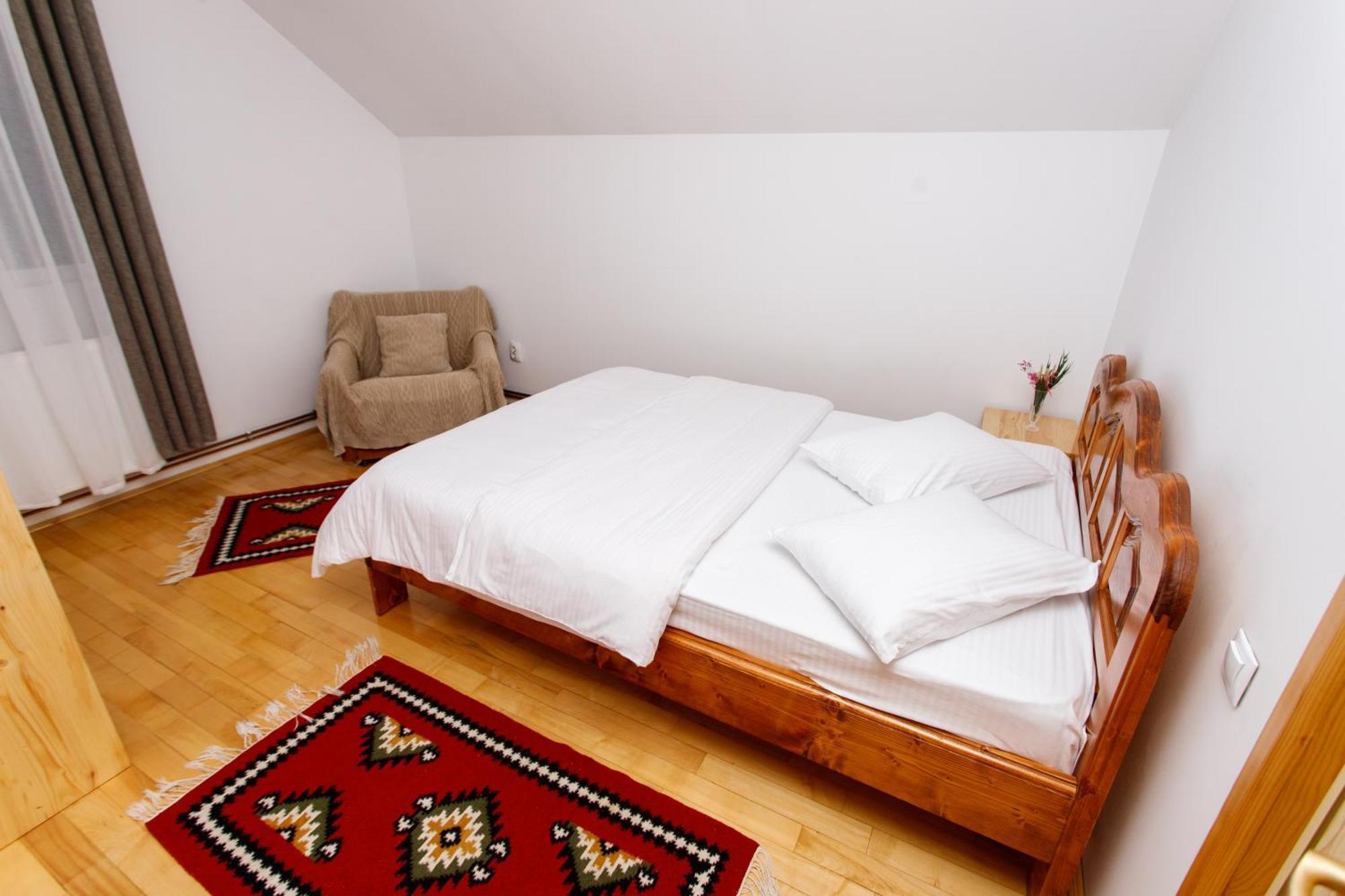 Casa Rumelia Paltineni ภายนอก รูปภาพ